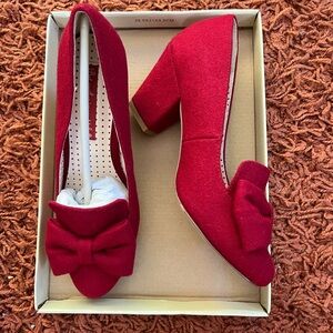 New never worn Retro Vintage Remake B.A.I.T. Ruby Slippers :) pumps